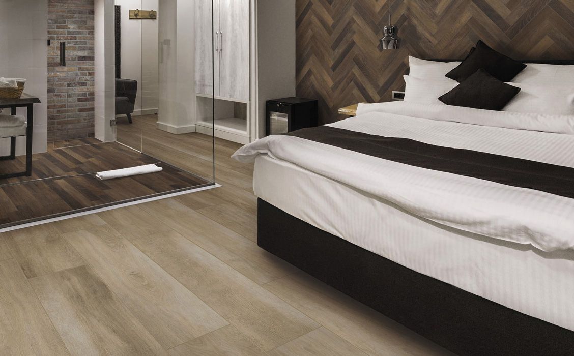 Плитка из керамогранита под дерево beige 24x120
