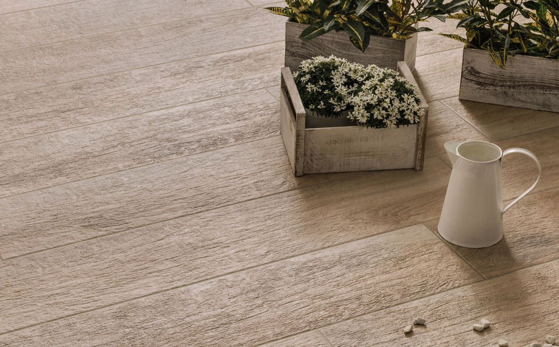 Плитка из керамогранита под дерево beige 24x120